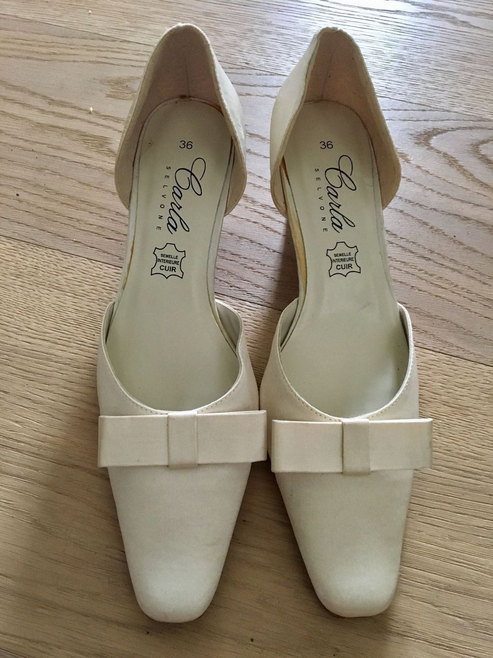 Scarpe da donna: Neuwertige beige-weisse Pumps Grösse 36 – Nuovo (secondo la descrizione) da Winkel venduto da Flyhy2020