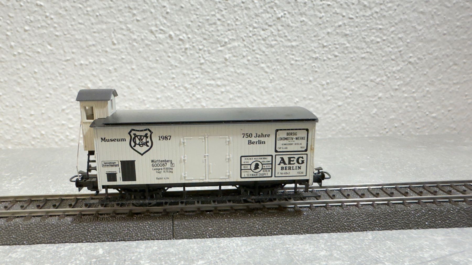 Märklin Modellini di ferrovie: Märklin Güterwagen mit AEG Werbung H0 / AC – Usato da Windlach venduto da Kelebra 6