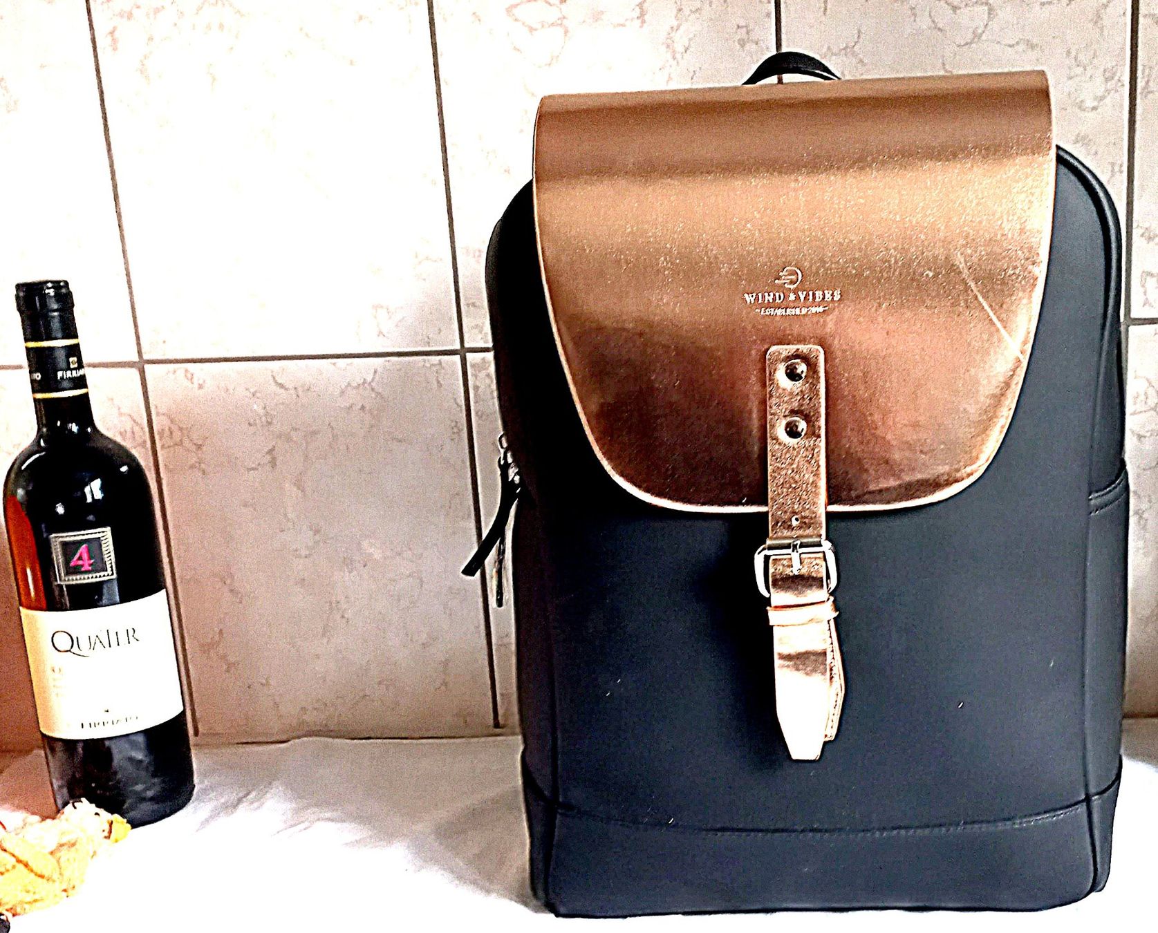 Rucksäcke: Wind & Vipes Rucksack mit Golddeckel – Gebraucht aus Baar von 2cvbaar