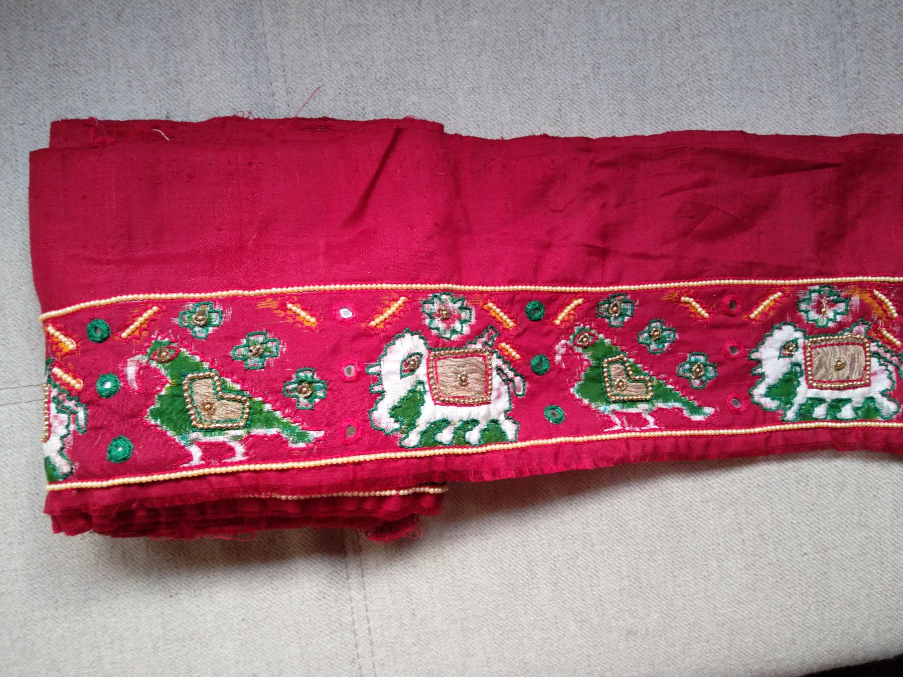 Tessuti: Gestickte Borte aus Indien, 7 m – Usato da La Sage venduto da Blumenstrauss1 7