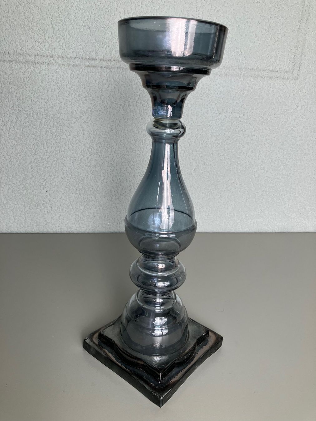 Kerzenständer: Glas-Kerzenständer in opalisierendem Anthrazit – Gebraucht aus Stallikon von Colombaccio 1