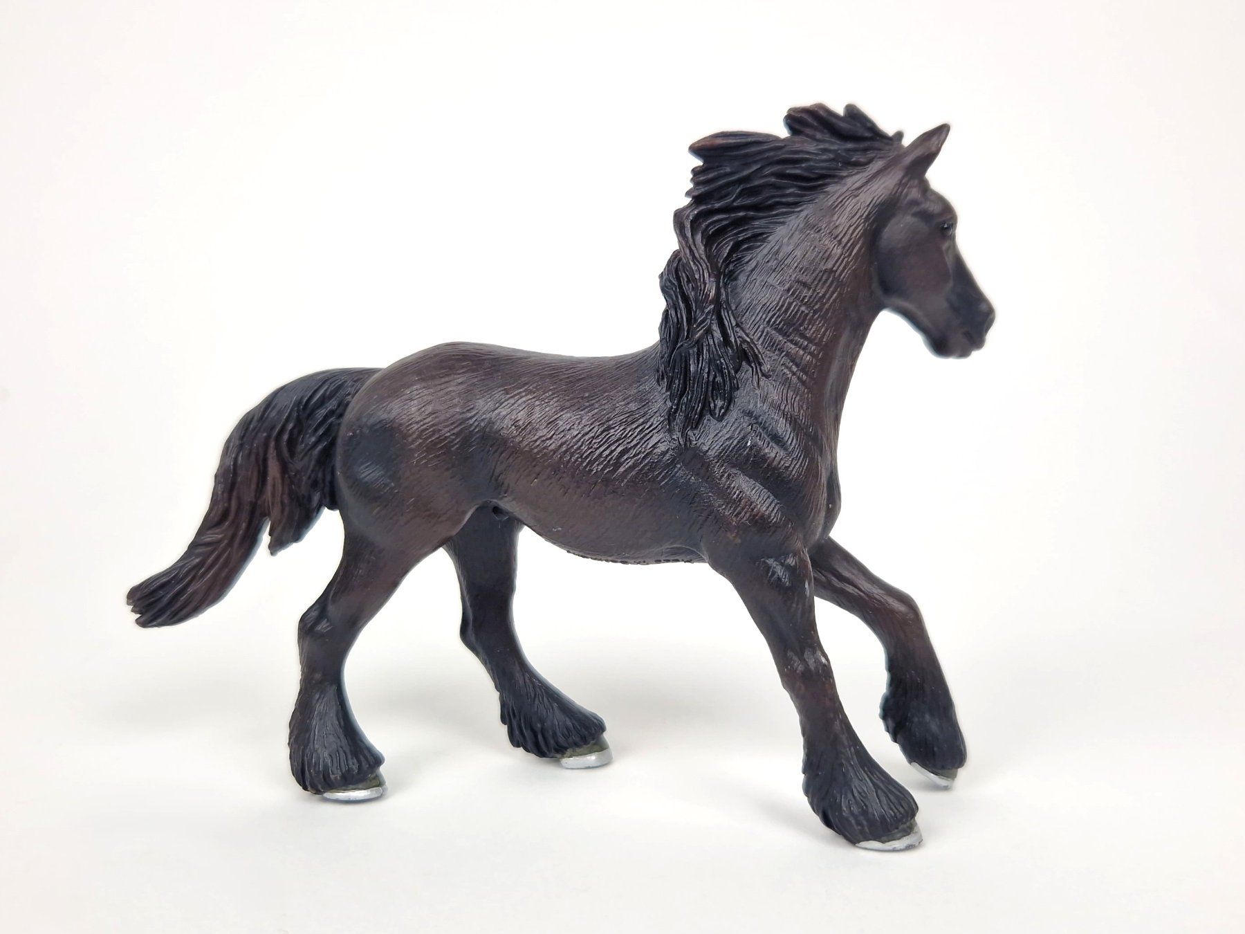 Schleich Spielzeuge: Drei Schleich Pferde, mit Hecke – Gebraucht aus Basel von Restwert_Basel 3