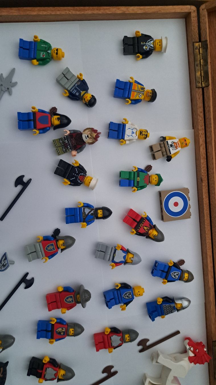 Lego Kit di costruzioni: Lego Minifiguren und Zubehör. – Usato da Basel venduto da vidra66 4