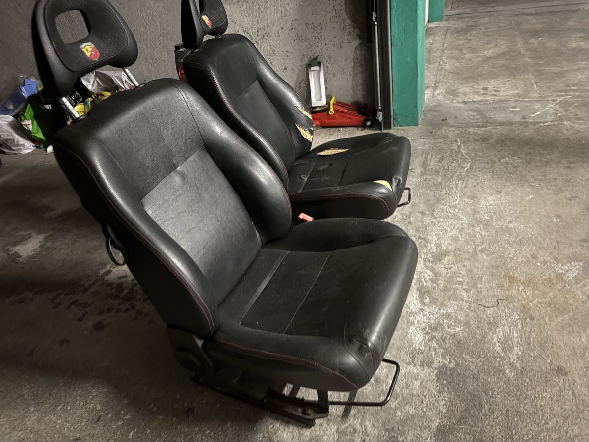 Fiat Tutti pezzi di ricambio auto: Sièges avant Fiat punto Abarth – Usato da Meyrin venduto da Adrespo