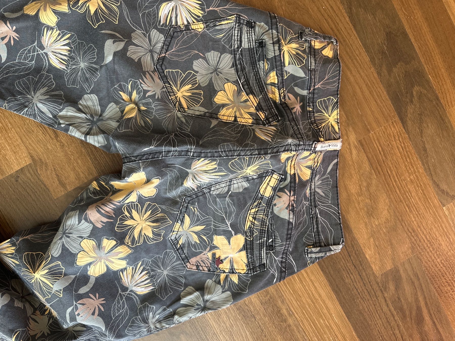 Buena Vista Pantaloni: Buena Vista Hose  XS – Usato da Naters venduto da Lasana 2