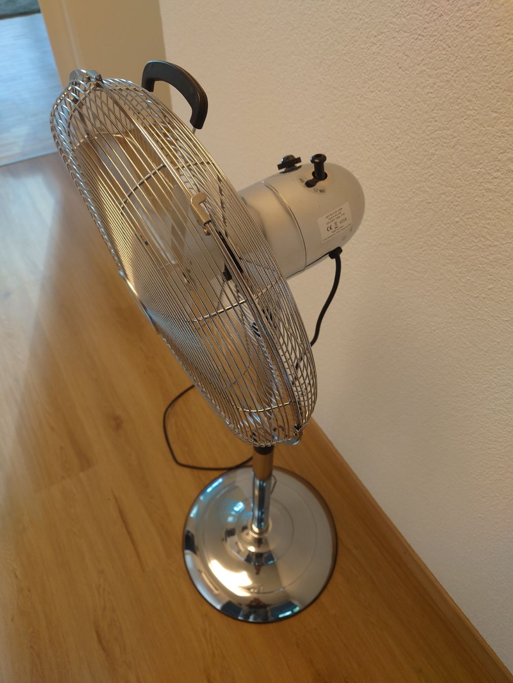 Ventilatoren: Standventilator Chrome 40cm, 3 Stufen, Schwenkfunktion. – Gebraucht aus Zürich von Almohammed 1