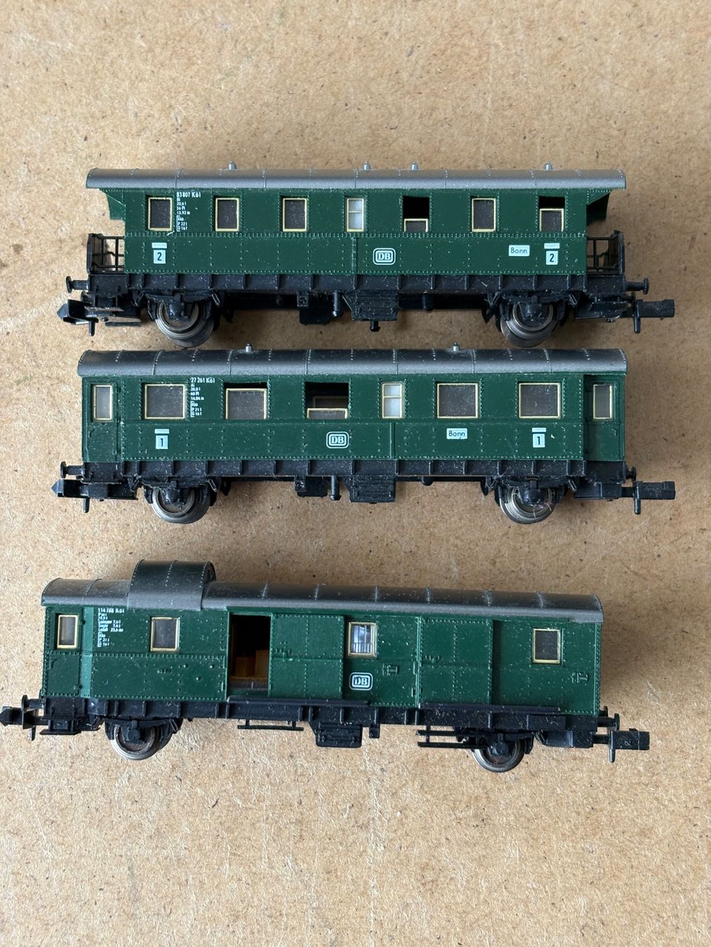 Fleischmann Modellini di ferrovie: 3x Fleischmann Personenwgen + Gepackwagen – Usato da Hauterive NE venduto da eriamch