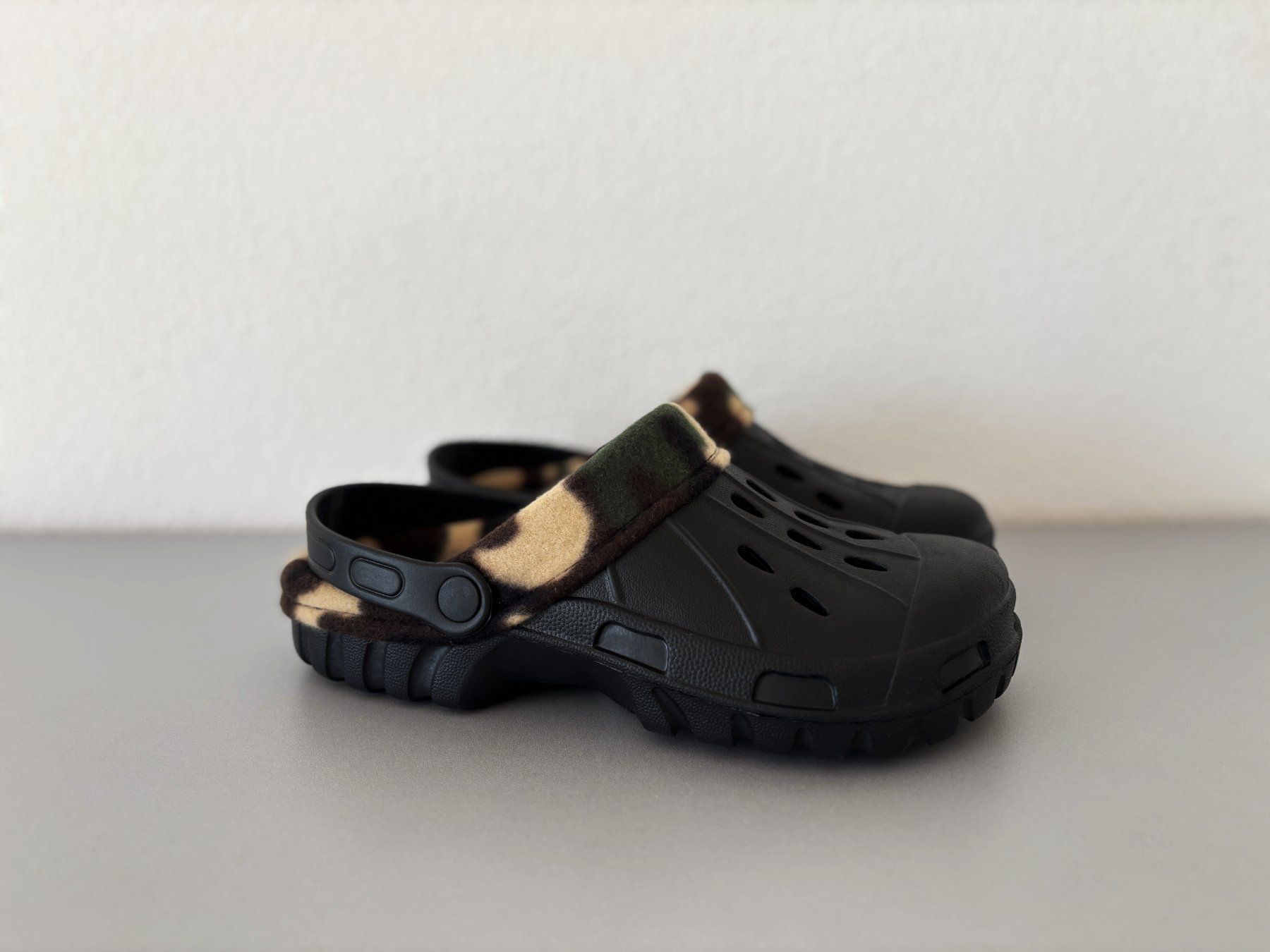 Herrenschuhe: Clogs Gartenschuhe Sandalen Hausschuhe Schuhe Gr.40 – Gebraucht aus Holzhäusern ZG von paula_w