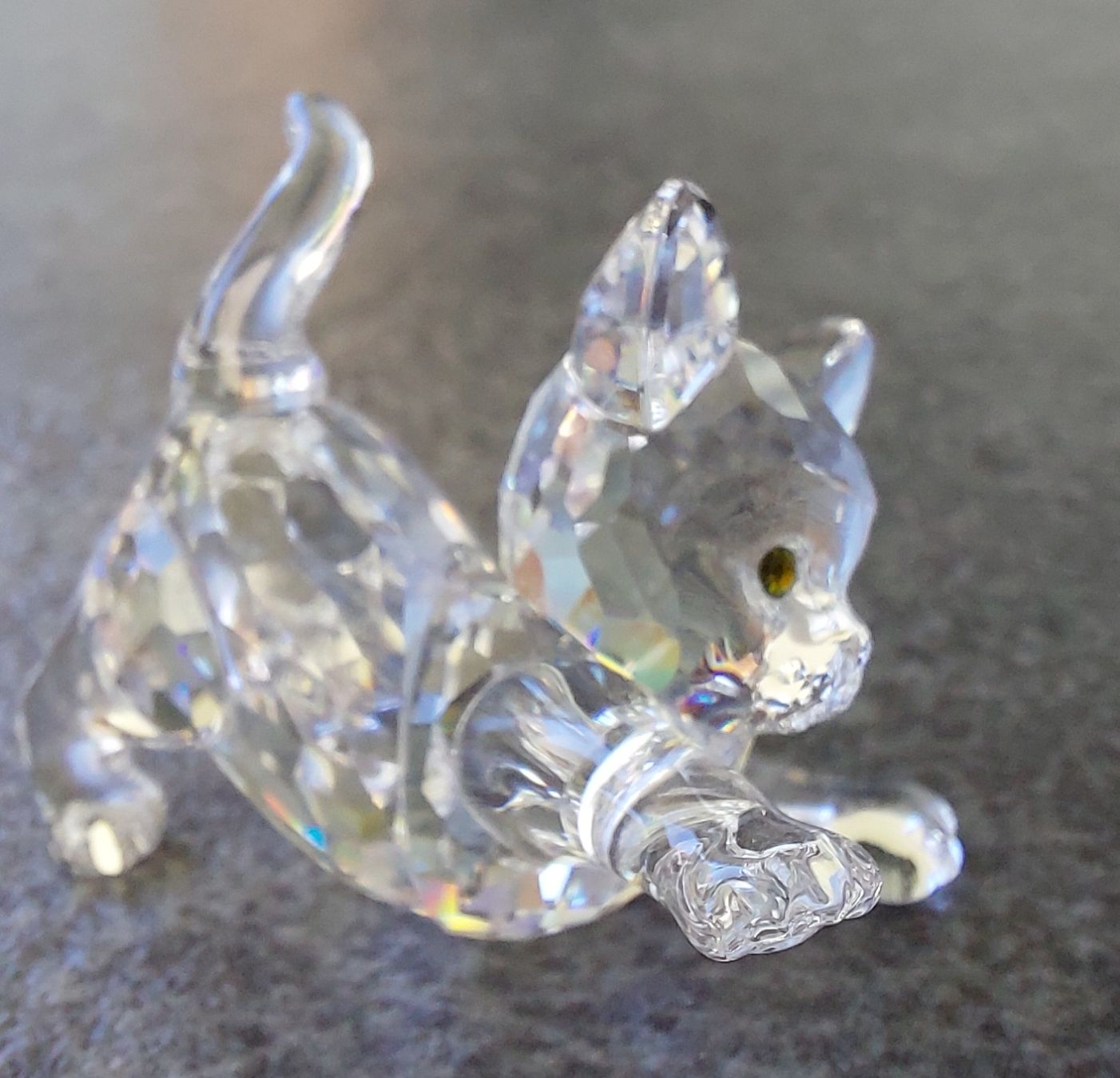 Swarovski Statuette: Swarovski-Kristallfigur spielendes Kätzchen – Usato da Brütten venduto da Chrigel770