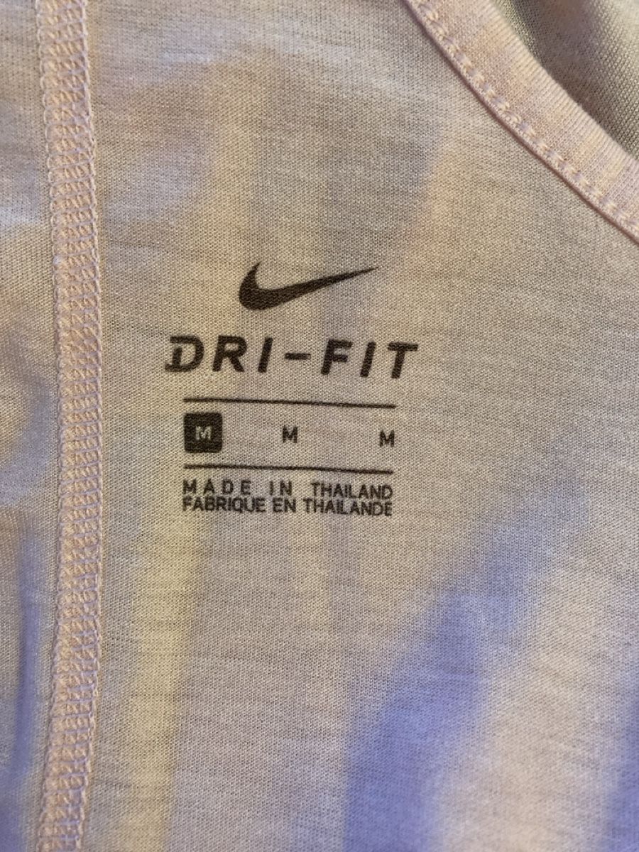 Nike Tops: Top M Nike Dri-Fit – Gebraucht aus Küssnacht am Rigi von Anacerna 2