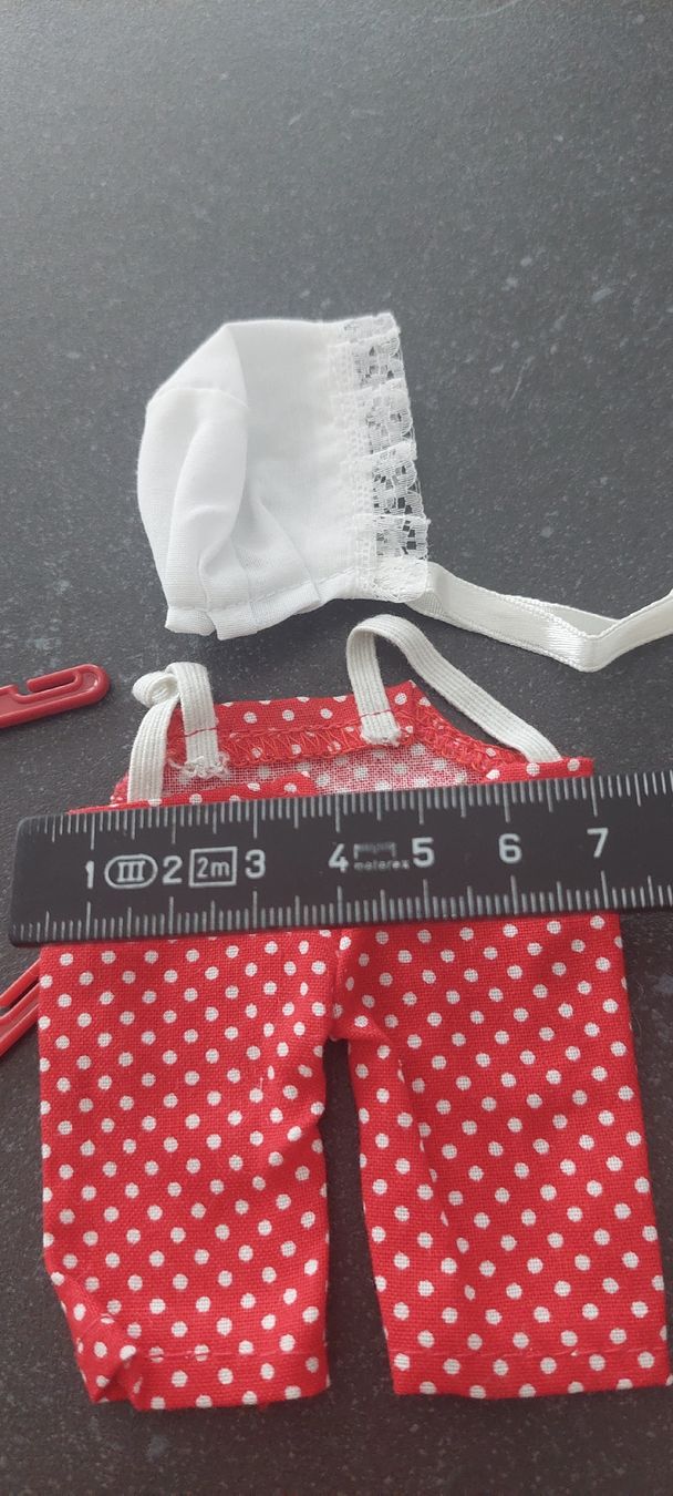 Bambole: Kleine Puppenkleidchen  – Usato da Muri AG venduto da nindo1 7