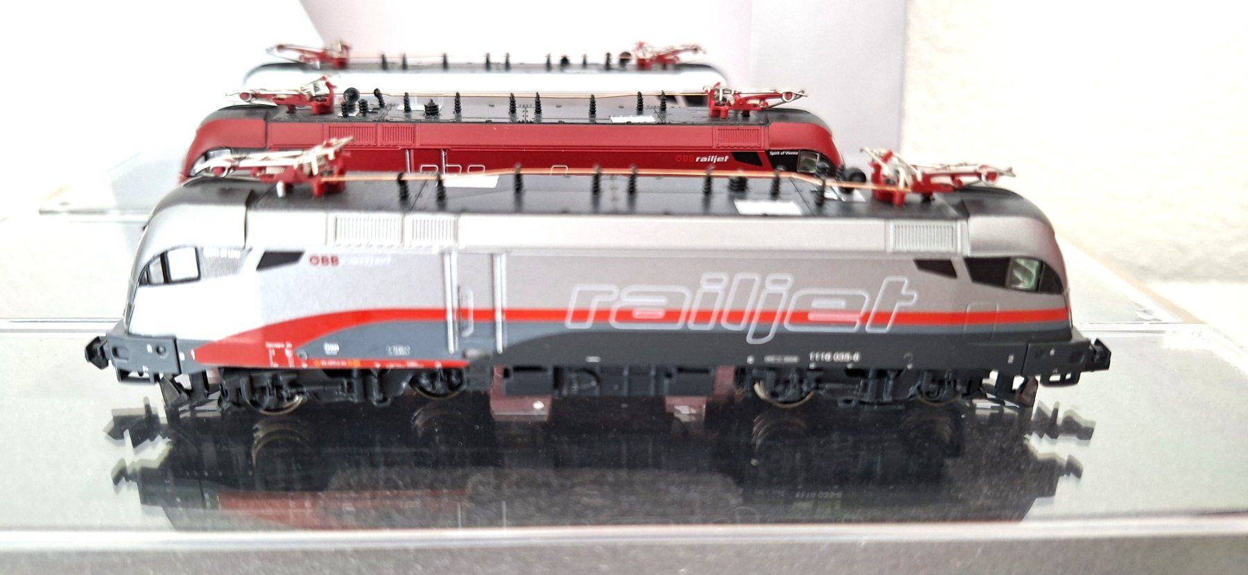 Hobbytrain Modellini di ferrovie: Hobbytrain ÖBB Railjet Set 3 teilig H2756 – Nuovo (secondo la descrizione) da Biberist venduto da Ntrains 3