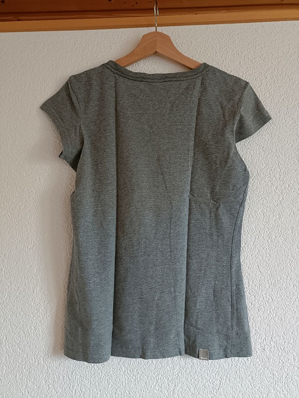 Bench T-shirt: T-shirt Bench, taille M – Usato da Vaulruz venduto da O_DDM 2