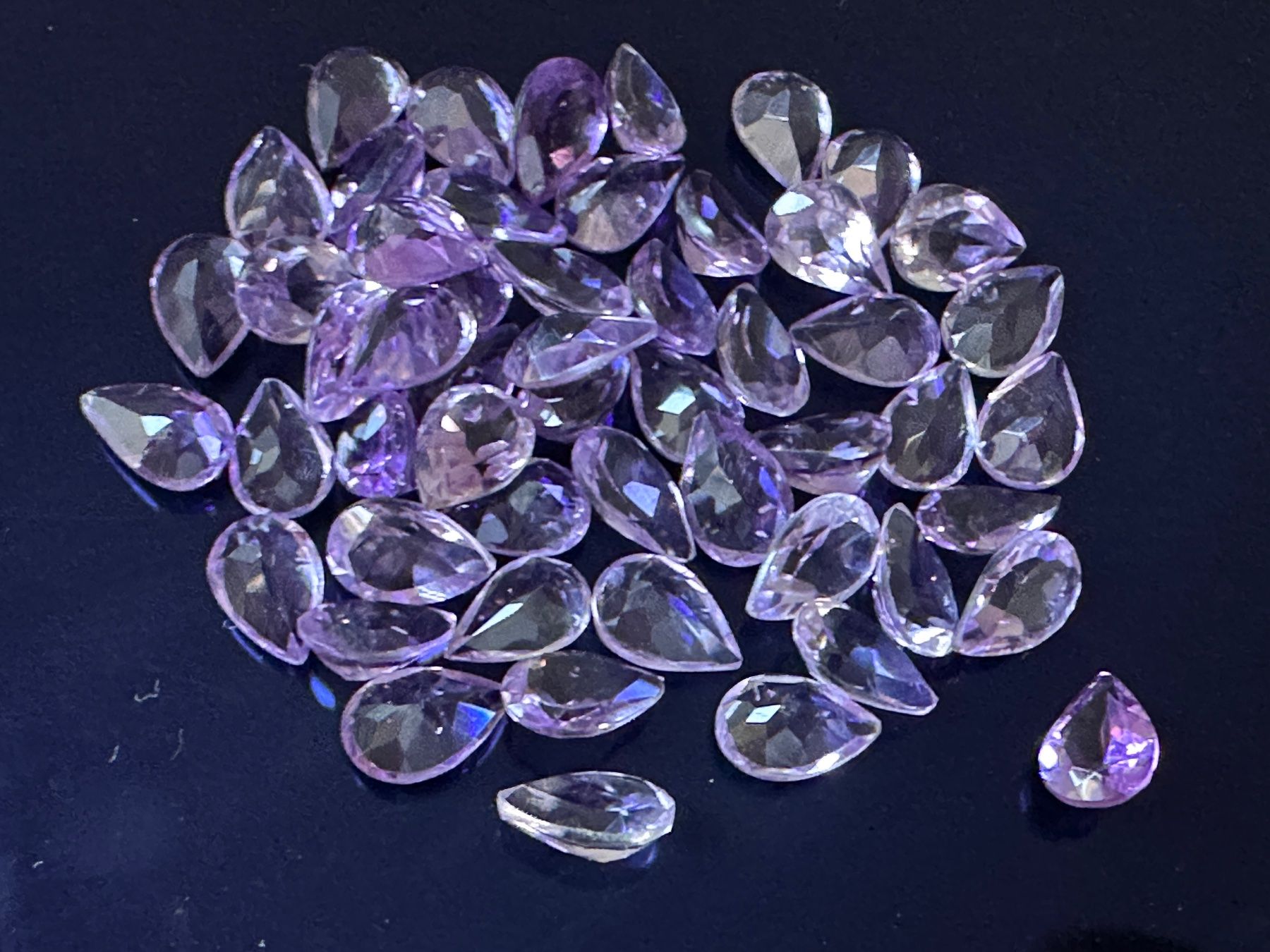 Fossiles: 2 Stück Amethyst Pear 9 x6 mm – Neuf (Voir description) à Langenthal par Seelenfreunde