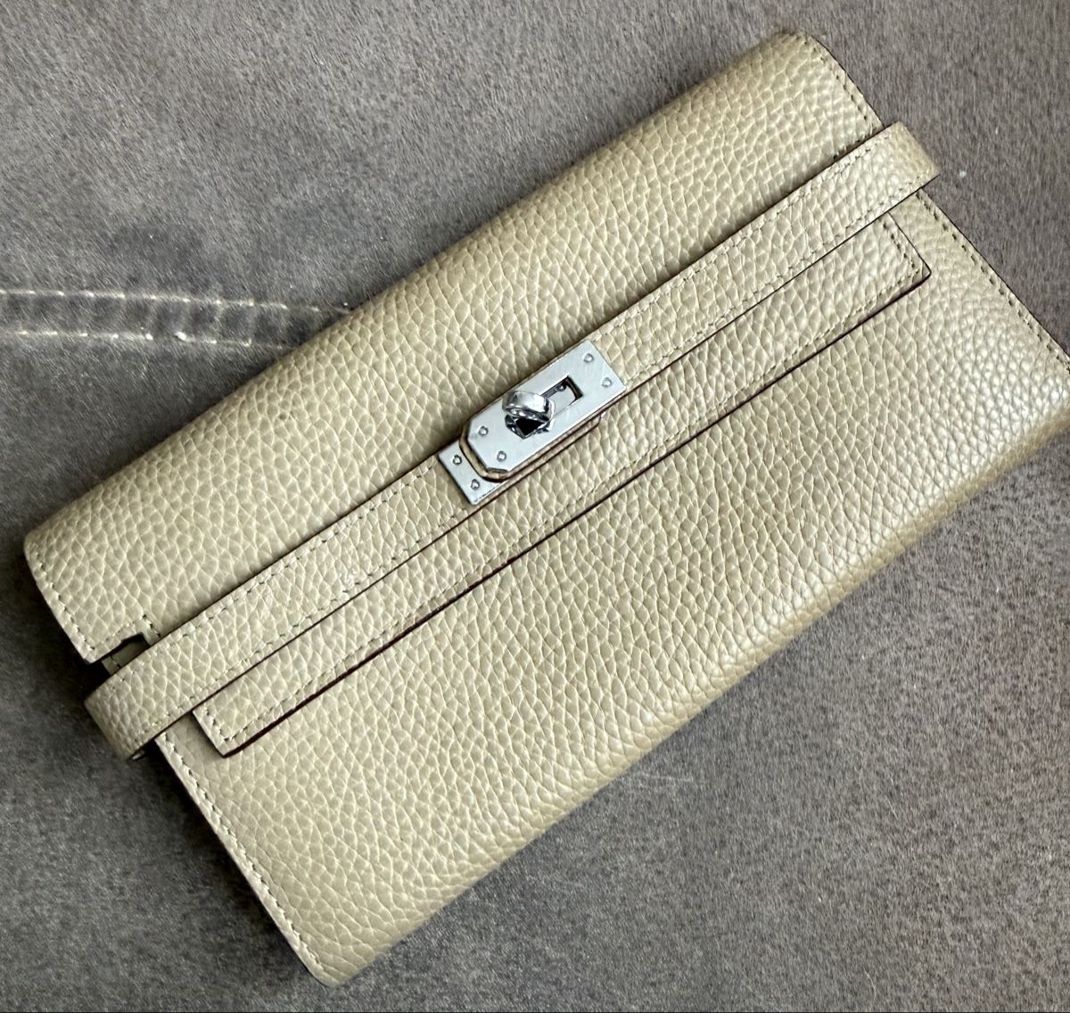 Portamonete: Portefeuille élégant en cuir véritable, couleur sable. – Nuovo (secondo la descrizione) da Lausanne venduto da Doudoutze