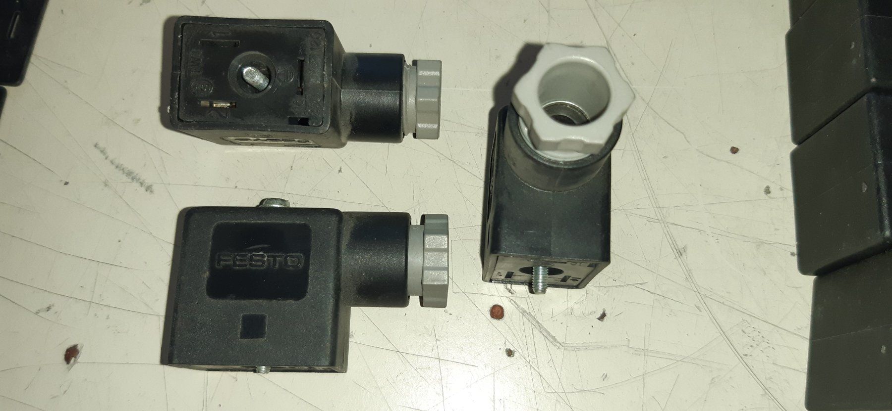 Festo Elektronikbauteile: 6 Stk. Ventilstecker Bauform B 11mm Festo – Gebraucht aus Fehraltorf von STEMAC01TK 1