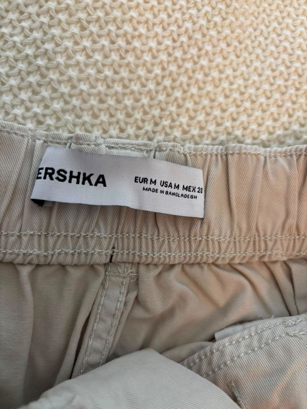 Bershka Pantalons: Kurze Hose. Woman. – D'occasion à Eglisau par Marc_J. 3