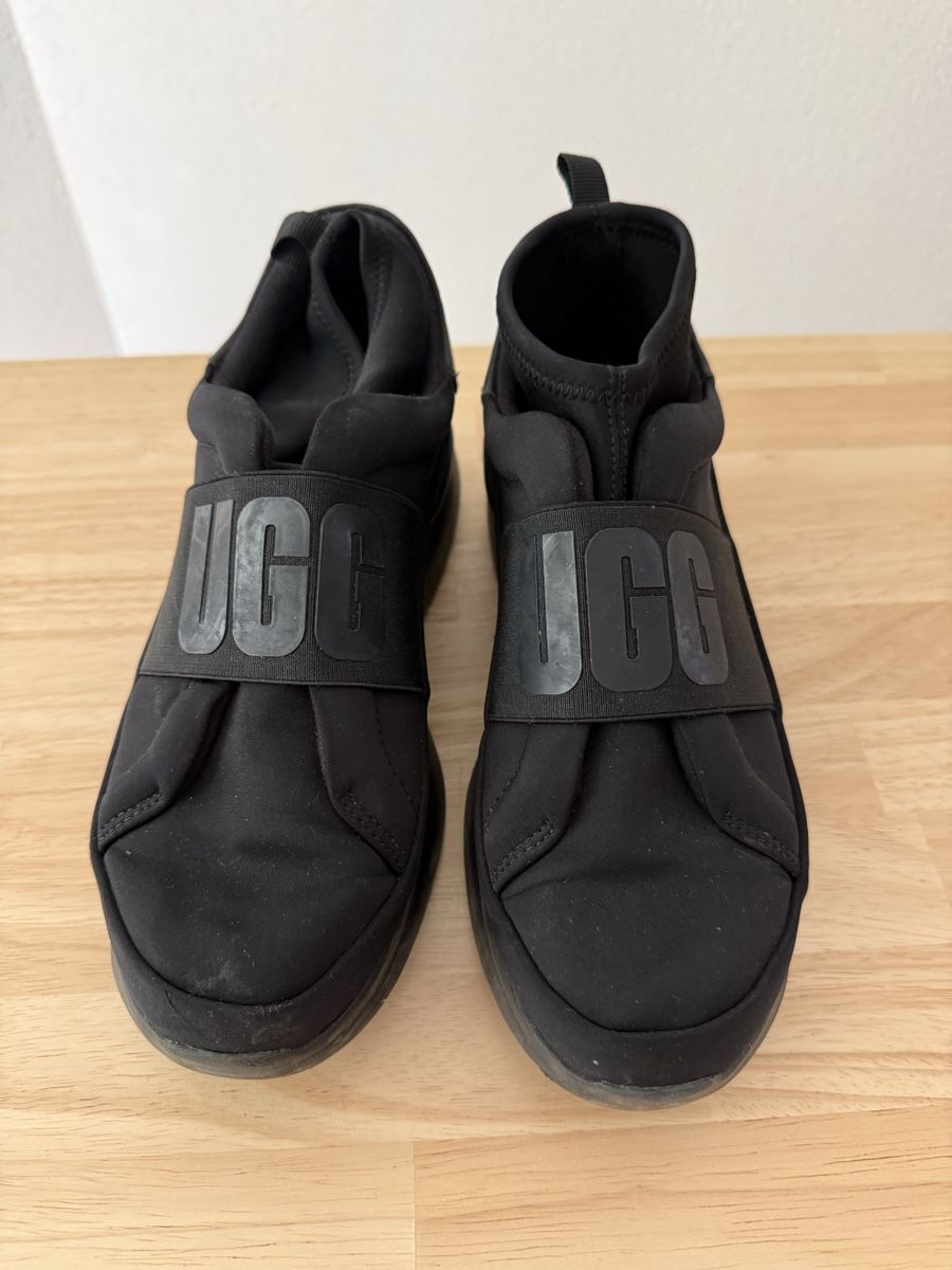 Scarpe da donna: Black UGG slip-on sneakers – Usato da Zürich venduto da mag_l22q 3
