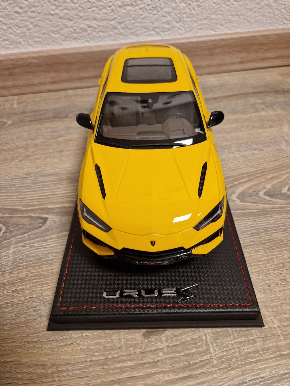 Lamborghini Modellautos: Lamborghini Urus Modellauto Gelb 1:18 MR Collection – Neu und originalverpackt aus Studen BE von Continentalcollector 4