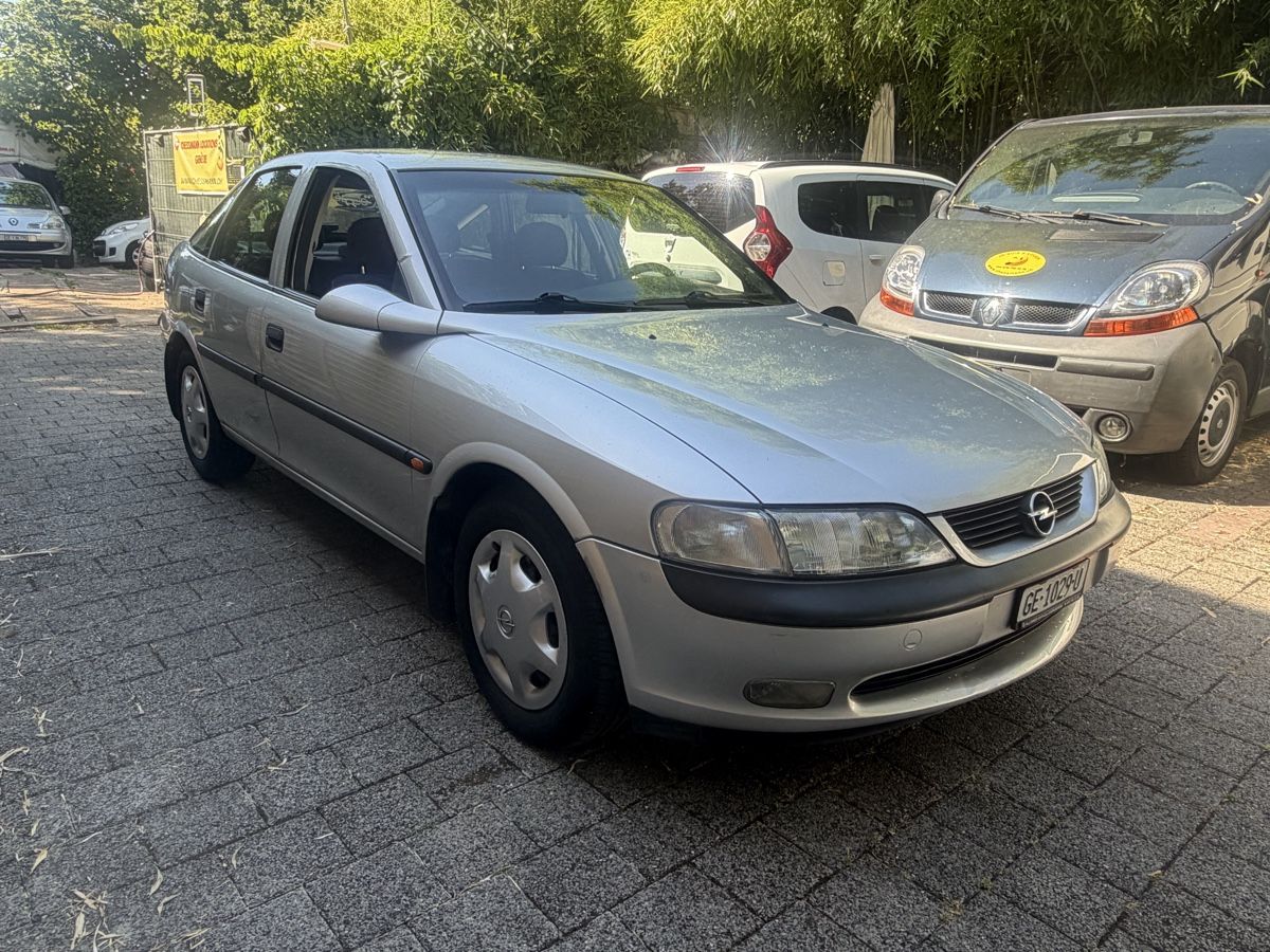 Opel Automobili: Opel Vectra 2.0 manuelle, essence – Usato da Veyrier venduto da Chessmann_Douane1255 1