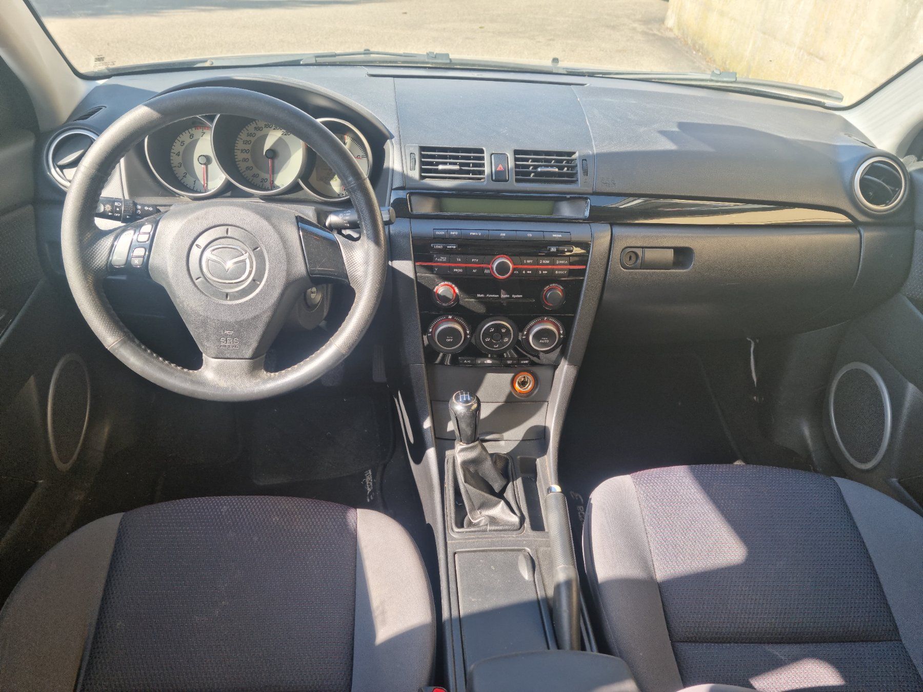 Autos: Mazda 3 1.6 Facelift Hatchback 5 Türen – D'occasion à Full-Reuenthal par flo912 7