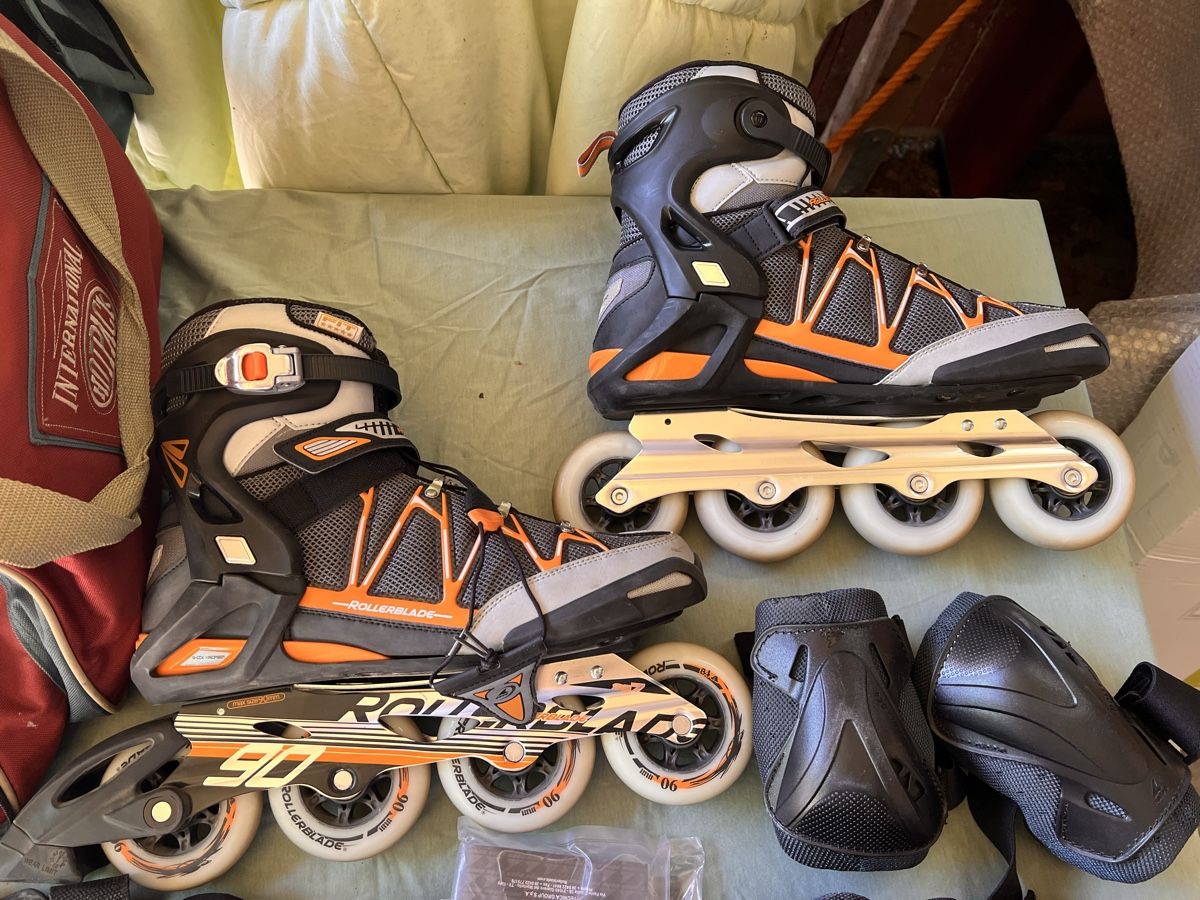 Pattini in linea & Pattini a rotelle: Rollerskates Grösse 46 inkl. Schoner & Tasche (168) – Usato da Glattfelden venduto da maa_qcj8 8