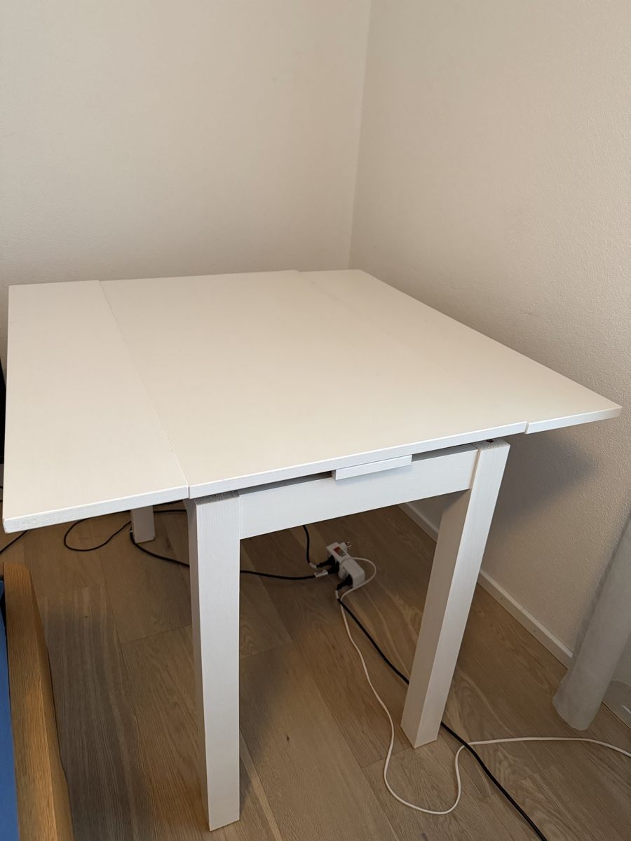 Ikea Tische: Extendable White Dining Table, Square Design, Used – Gebraucht aus Baar von pec_7zqr 1