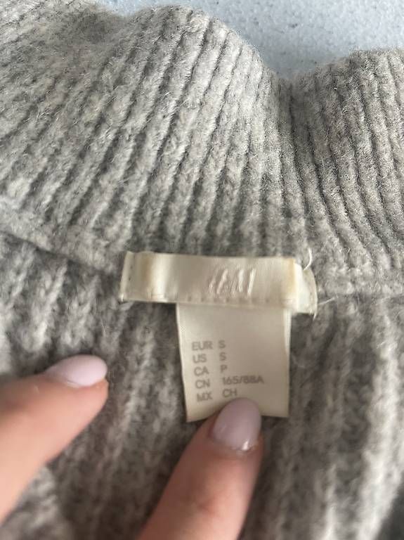 H&M Pullover & Sweatshirts: H&M Damenpullover Grobstrick V-Ausschnitt Gr. S – Gebraucht aus Luzern von Lorena.haj 1