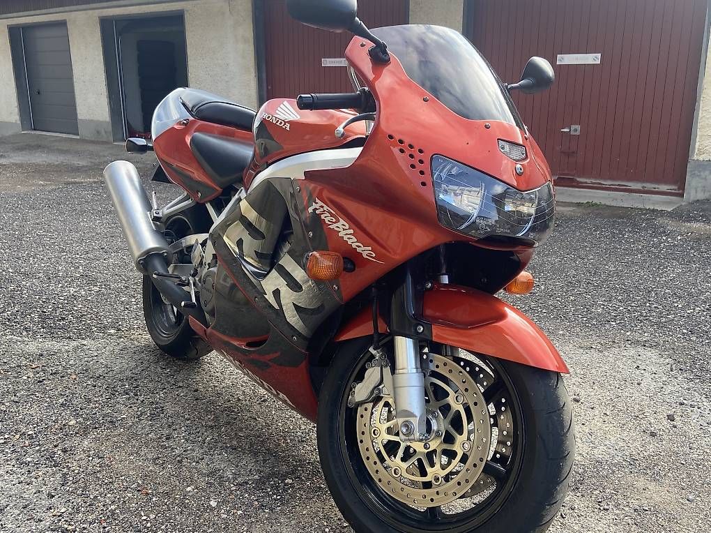 Strada: Honda CBR RR 900 fireblade – Usato da Le Noirmont venduto da Leszukis