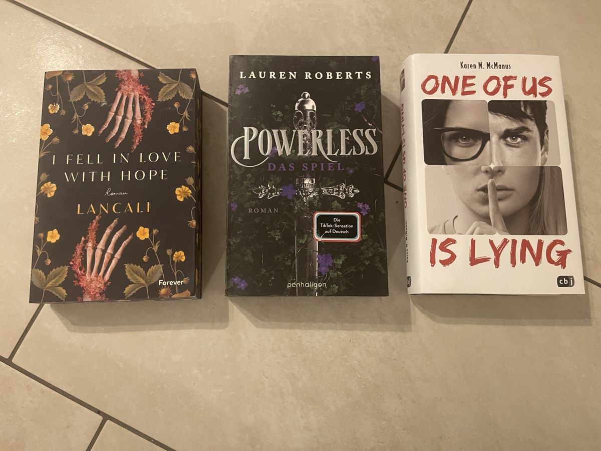 Libri: Spannende Jugendbücher: "Powerless" + 2 andere – Usato da Bremgarten AG venduto da Larissa12345