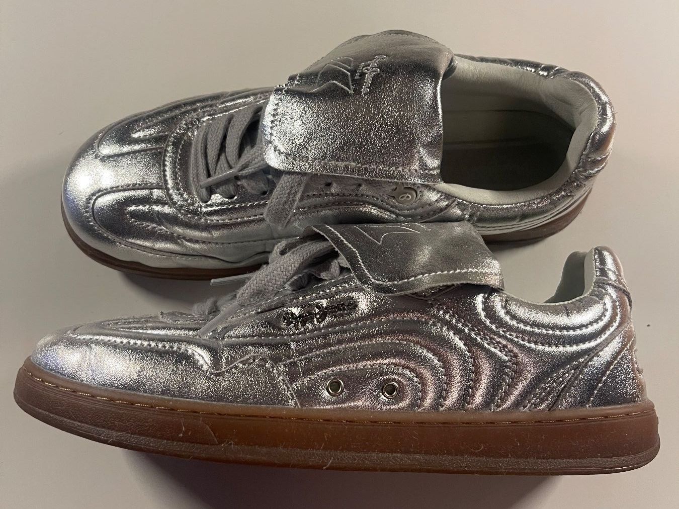 Pepe Jeans Damenschuhe: PEPE JEANS silver sneakers – Gebraucht aus Colombier NE von speach72