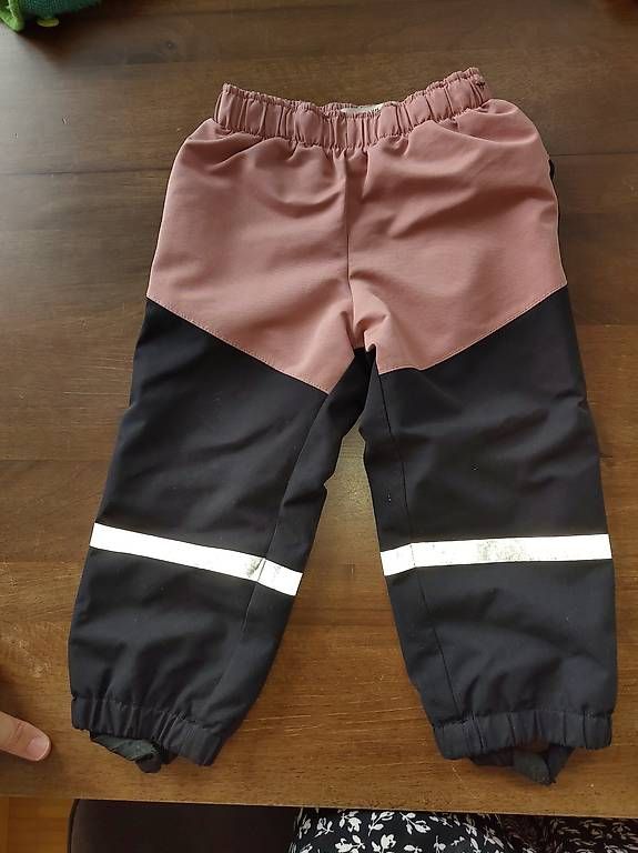H&M Pantaloni: Robuste H&M Regenhose Gr. 92 – Usato da Ettenhausen TG venduto da blumenkind37