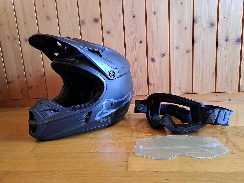 Fox Helme & Visiere: Fox Crosshelm mit 100% Brille – Gebraucht aus Arth von Fab.k20