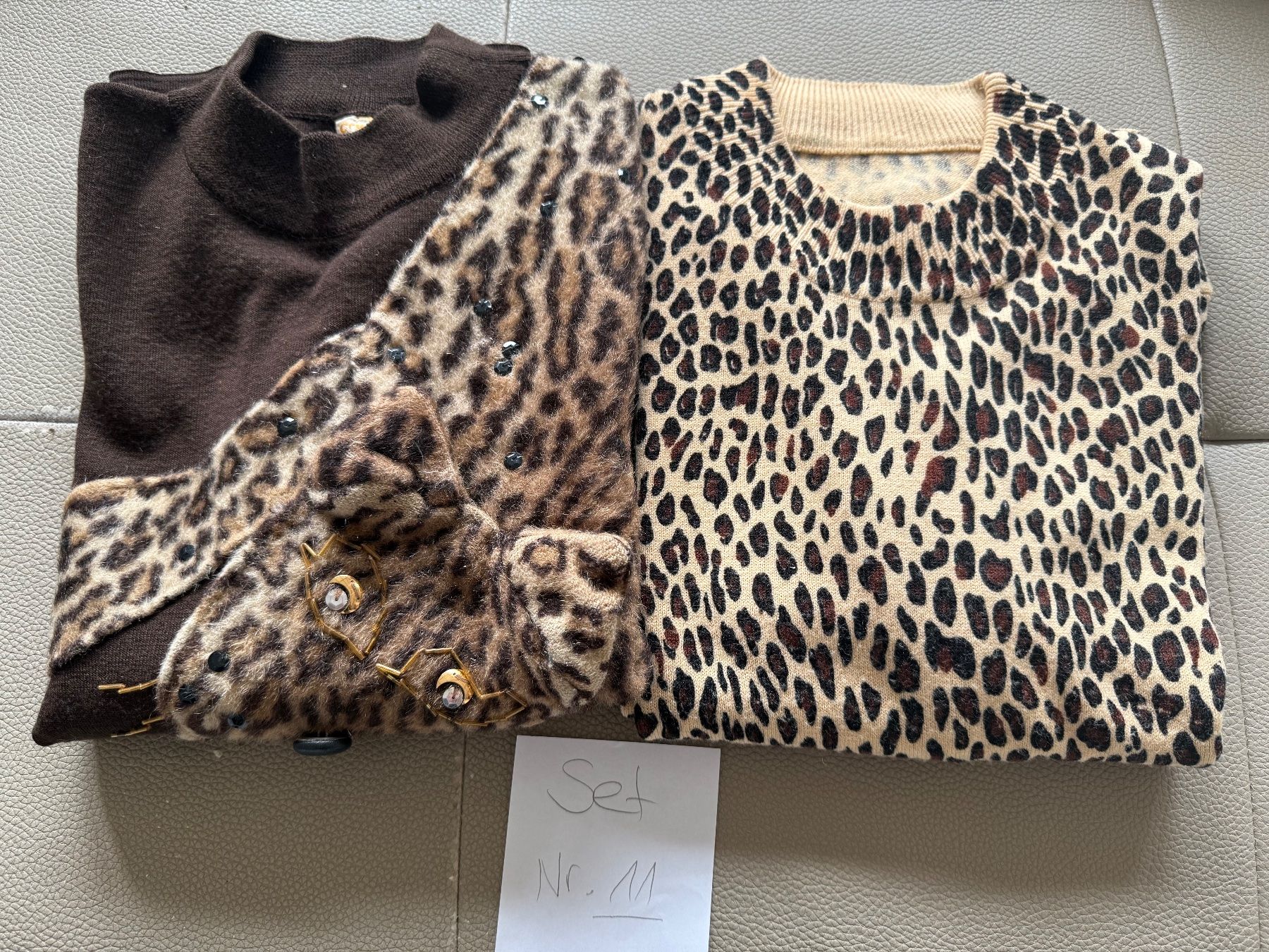 Lotti di vestiti: Set aus 2 Pullover Leo Print, Gr. M, top Zustand – Usato da Affoltern am Albis venduto da Rinale