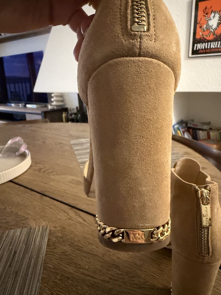 Michael Kors Scarpe da donna: Michael Kors Suede Heels Size 6M  – Usato da Horgen venduto da Elizhadz 5