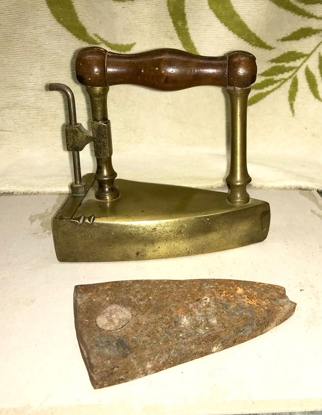 Ferri da stiro: Biedermeier Bügeleisen Messing – Usato da Füllinsdorf venduto da unda2 2