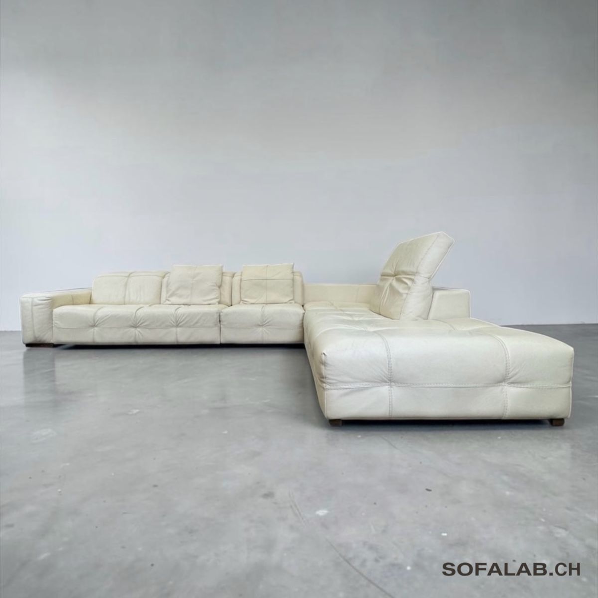 Natuzzi Divani: Natuzzi Designer-Ecksofa Creme aus Schaffell-Leder – Usato da Bachenbülach venduto da Sofalab.swiss