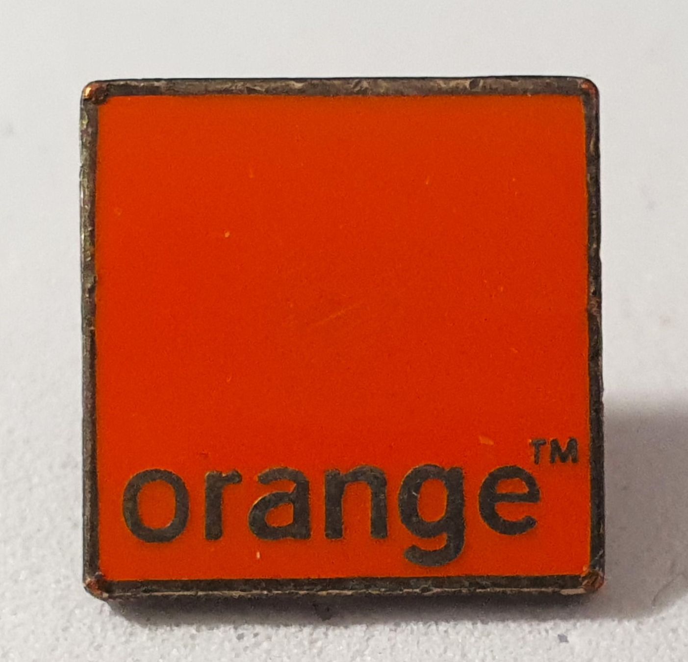 Placchette & Badge: AA079 - Pin Altes Logo orange heute SALT – Usato da Reinach BL venduto da Boston-Verkauf