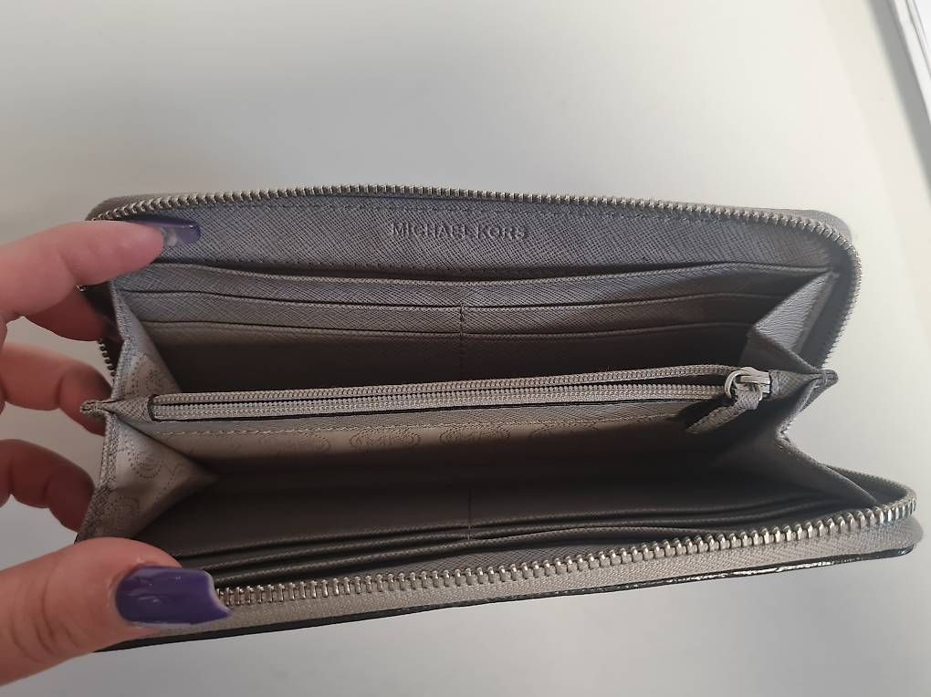 Michael Kors Portamonete: Michael Kors Portemonnaie Grau – Usato da Staufen venduto da sandy23 1