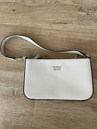 Guess Handtasche weiss mit Kette guter Zustand