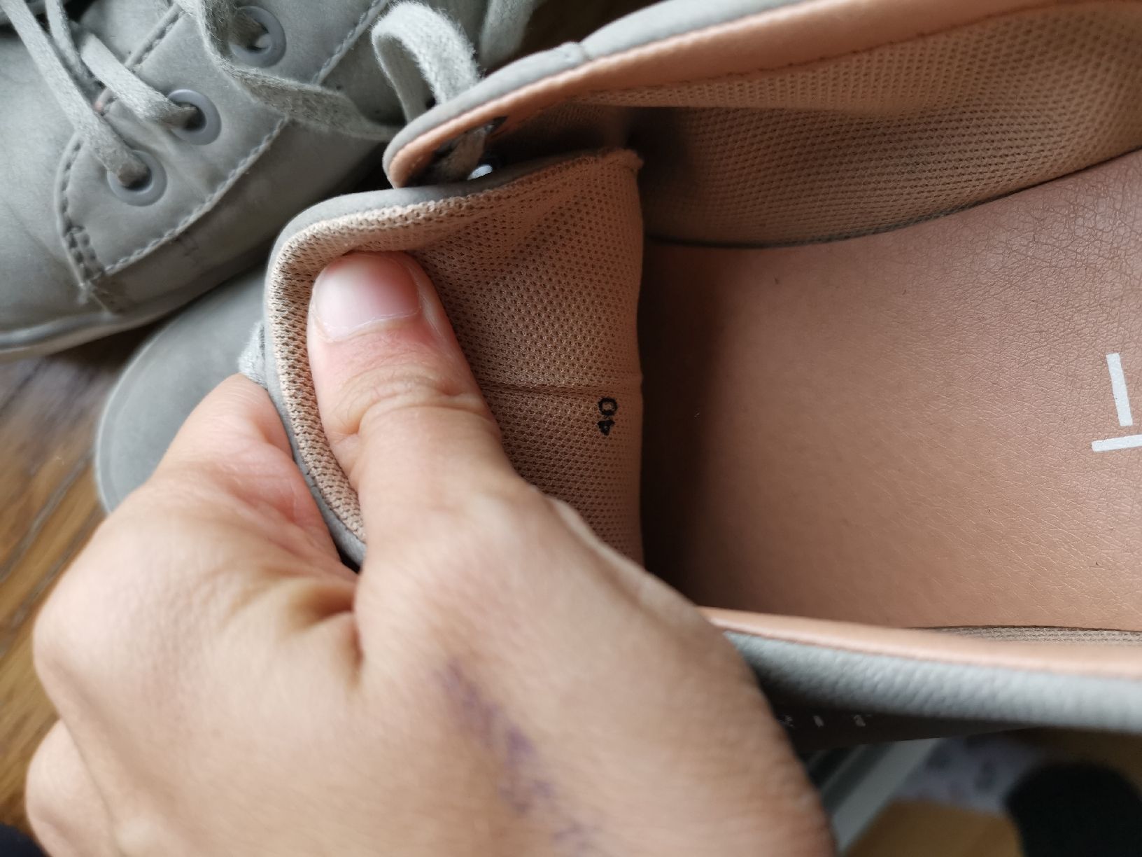 Chaussures femmes: Baskets Esprit grises taille 40, bon état – D'occasion à La Corbaz par Emma22cj 3