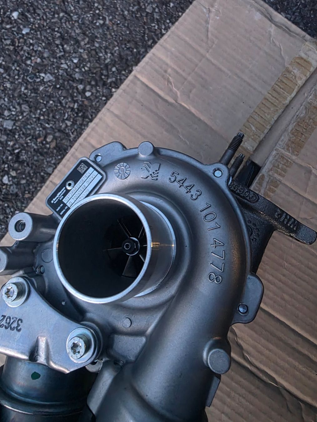 Opel Tutti pezzi di ricambio auto: BorgWarner Turbolader NEU – Usato da Flamatt venduto da AdrianRS 4