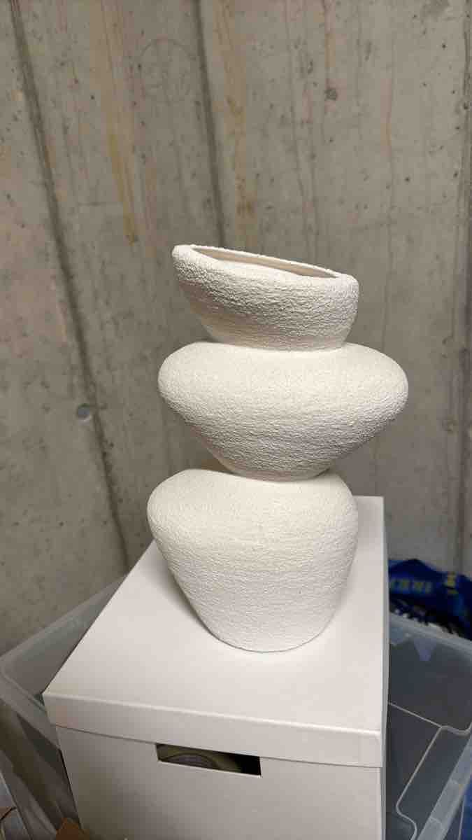 Vasen & Gefässe: Weisse Deko Vase mit Struktur – Gebraucht aus Spreitenbach von jeremydaniels.ch