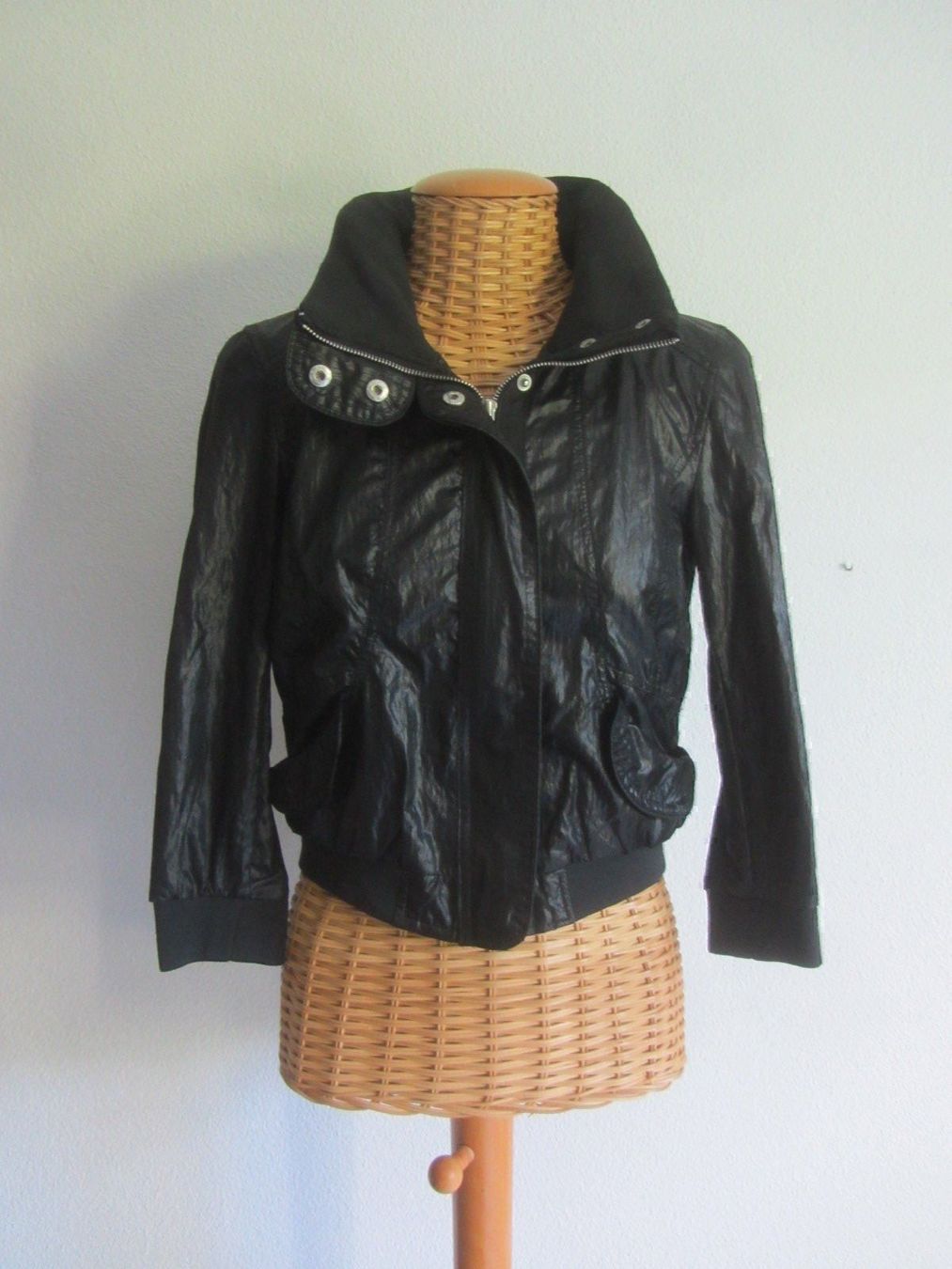 Zara Vestes: ZARA - Jacke schwarz S – D'occasion à Zürich par Diazaio