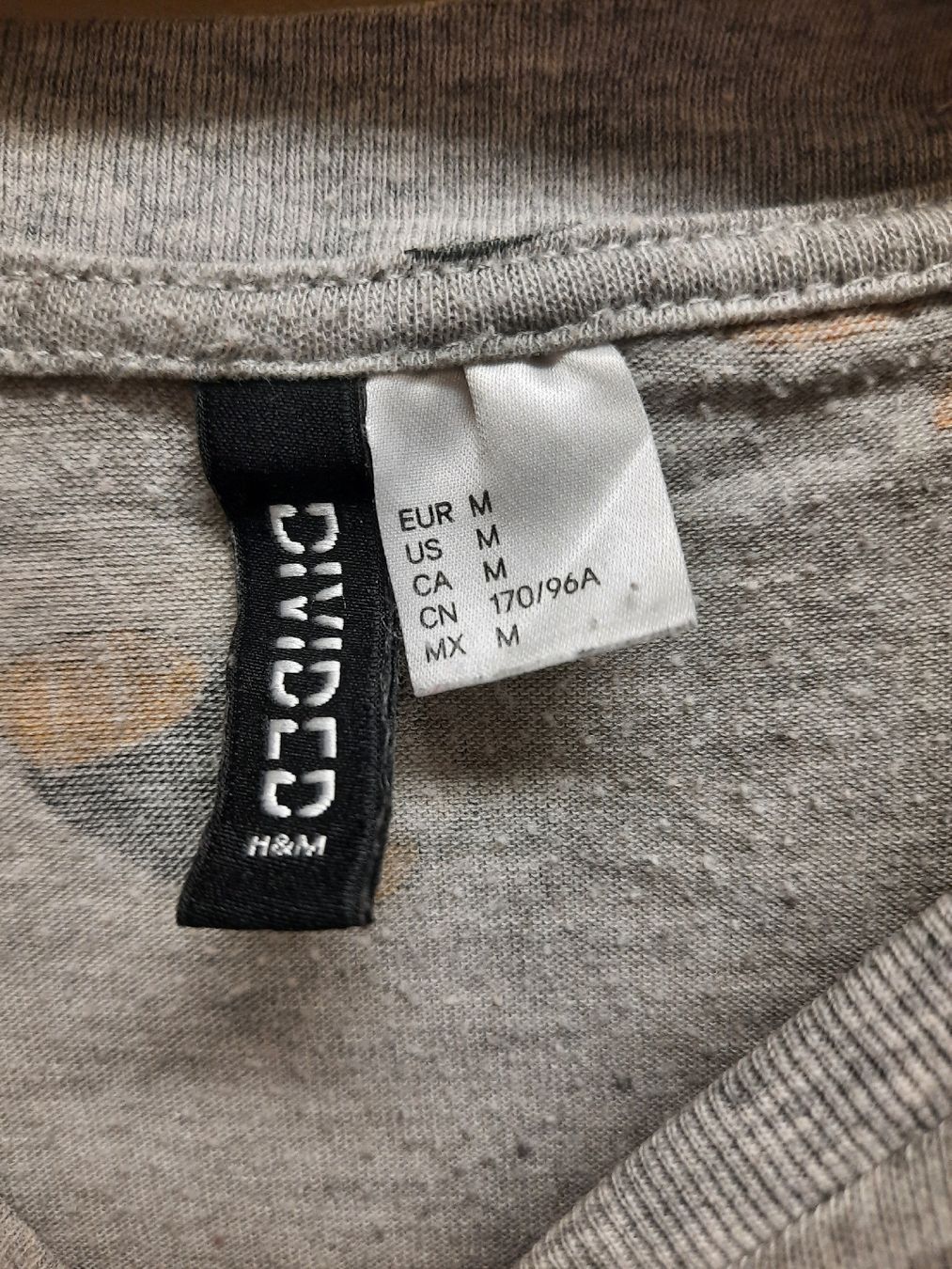H&M T-Shirts: Tshirt Sushis Divided – Gebraucht aus La Chaux-de-Fonds von cel_k2b7 1