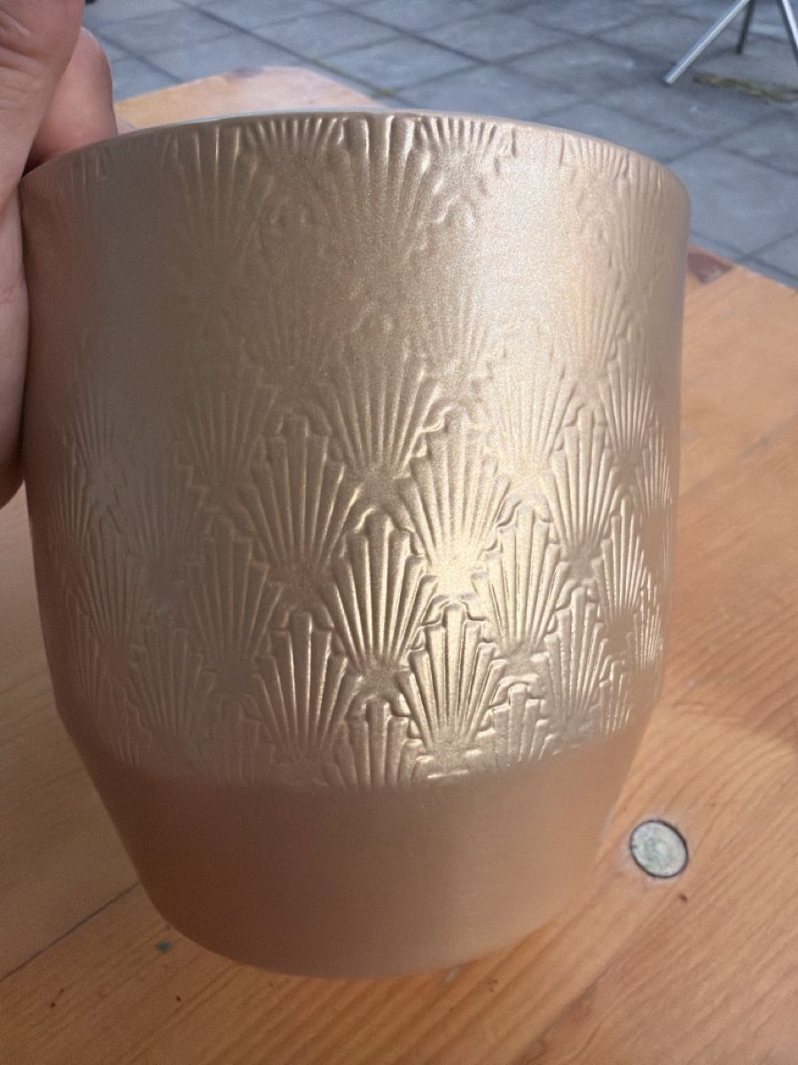 Pots de fleurs: Blumentopf goldfarben mit Muster guter Zustand – D'occasion à Opfershofen TG par dan_nxk8 2