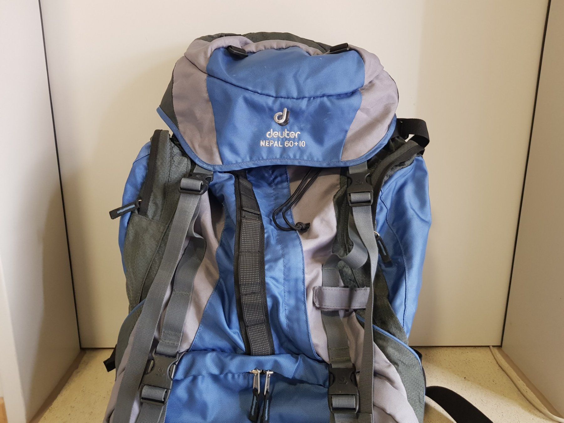 Deuter Zaini: Deuter Nepal 60+10 L Wanderrucksack – Usato da Basel venduto da fafa68 1