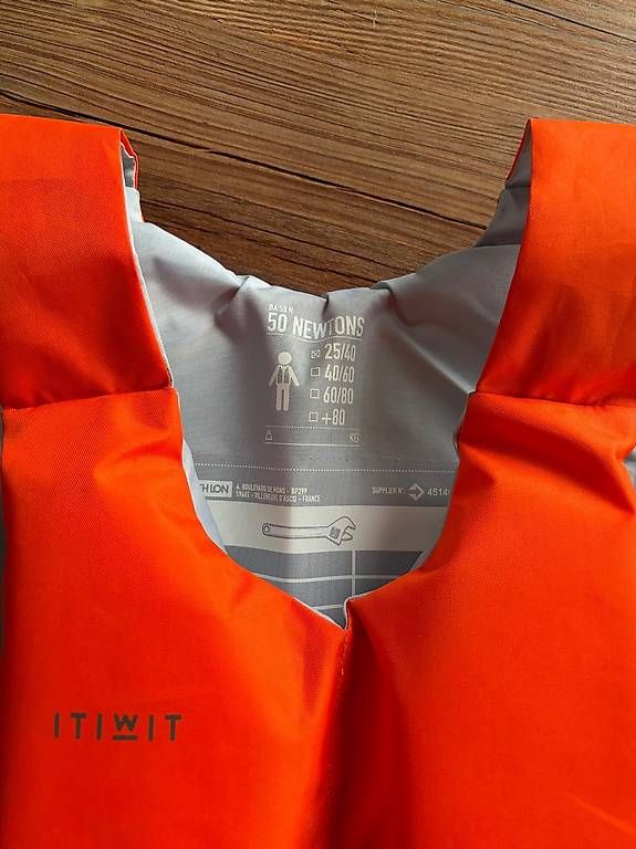 Schwimmwesten: Schwimmveste – Neu und originalverpackt aus Davos-Wiesen von nikita06