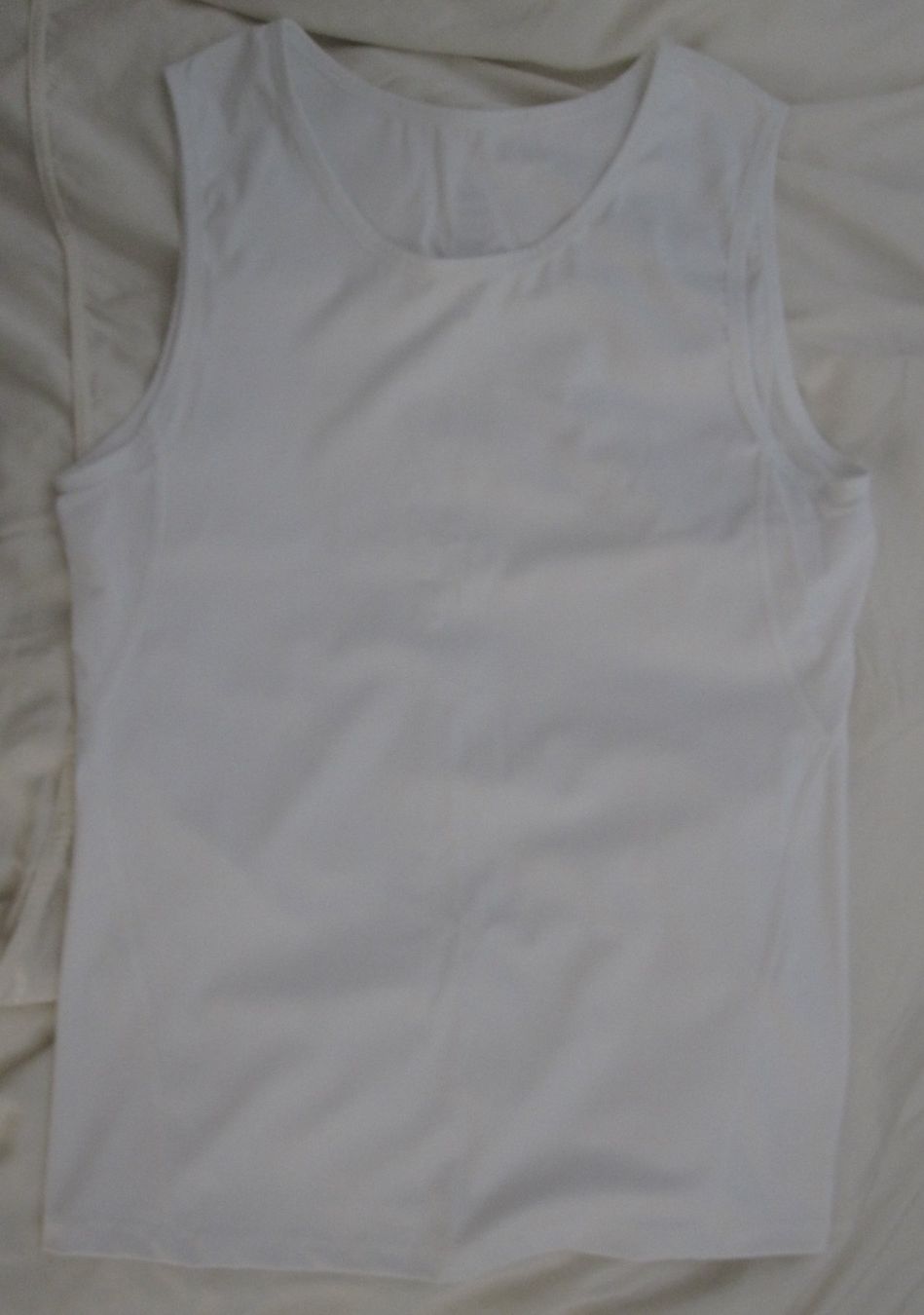 T-shirt: T-shirts 2 pièces, débardeurs blancs – Nuovo (secondo la descrizione) da Nyon venduto da WHTF 1