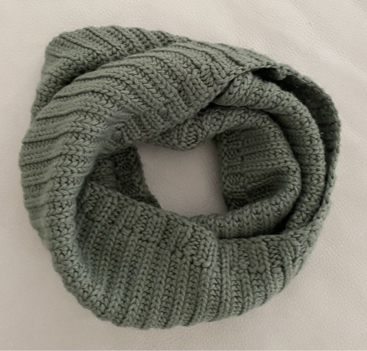 Tommy Hilfiger Foulard & Sciarpe: Tommy Hilfiger Loop – Usato da Opfikon venduto da Luis144 1